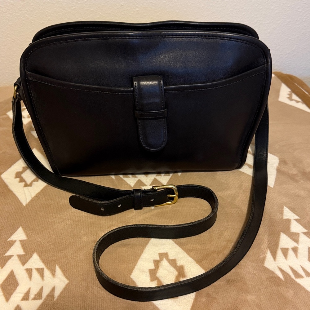 SOLD🖤Vintage Coach Brighton Bag, style 9995